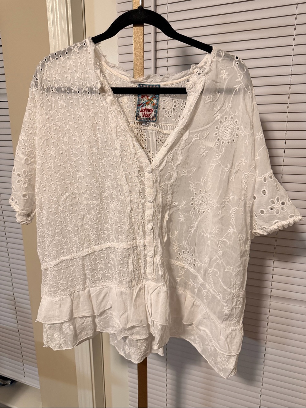 Johnny Was White Eyelet Embroidered Short Sleeve Blouse - Picture 3 of 4